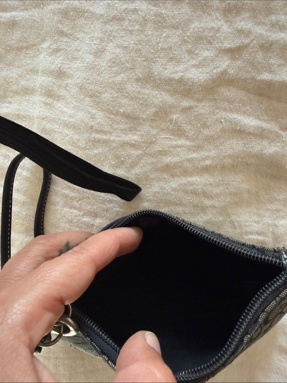 Coach Signature Pattern Wristlet in Black and Gray authentic - Picture 4 of 4